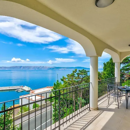 アパート Luxuswohnung Mit Pool, Sauna, Gym Direkt Am ノヴィ・ヴィノドロスキー