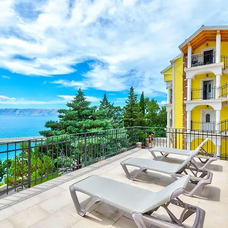 Apartment Luxuswohnung Mit Pool, Sauna, Gym Direkt Am Novi Vinodolski